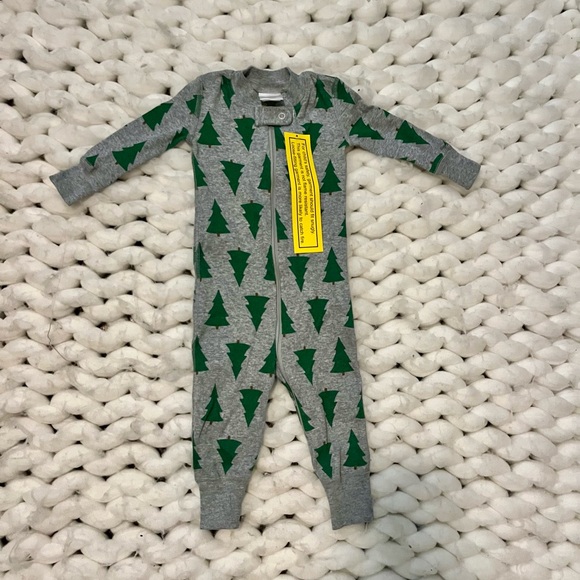 Hanna Andersson Other - Hanna Andersson Gray and Green Tree Print Kids Footie